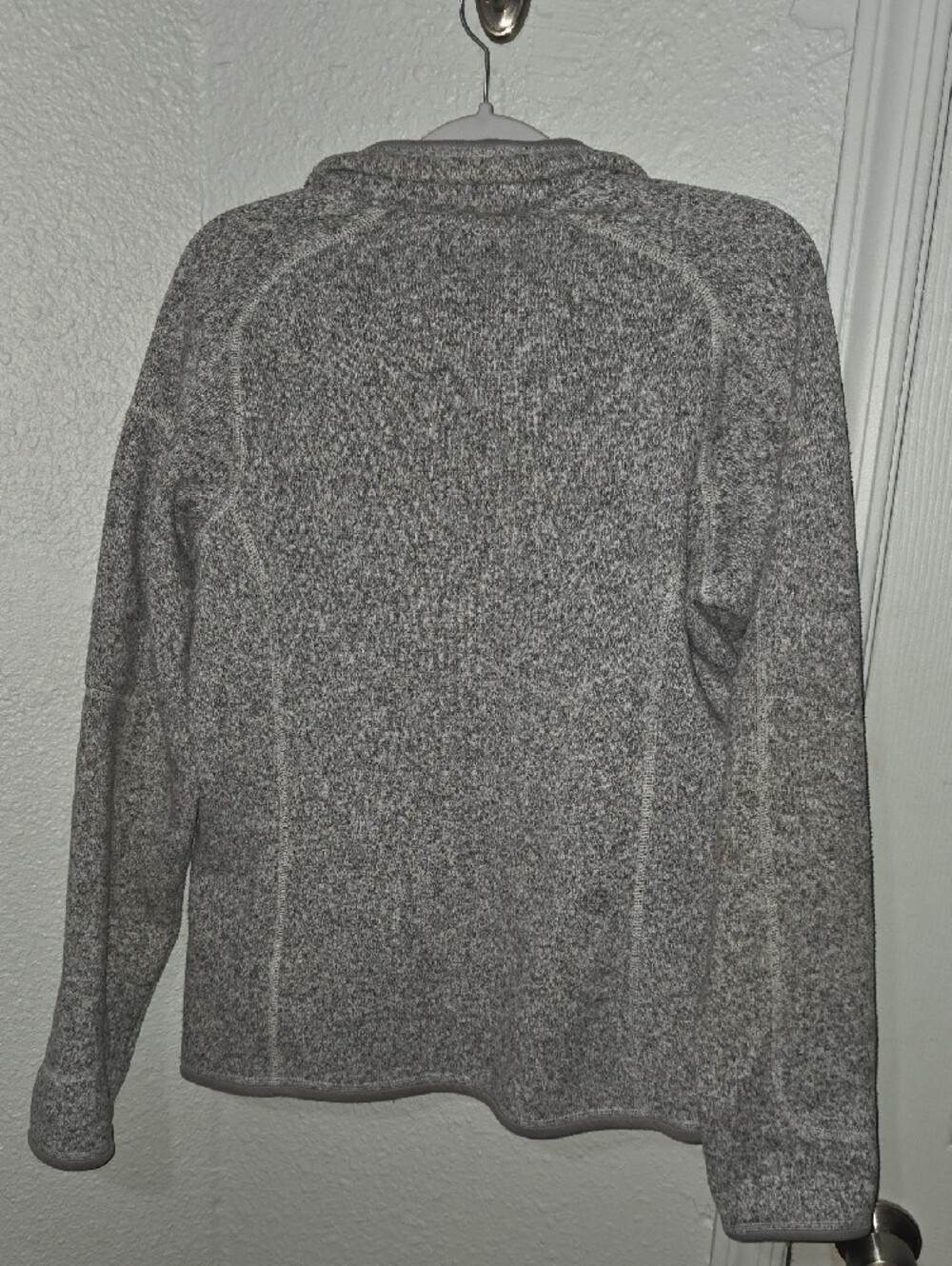 Good Condition. Zippere Pockets - Picture 6 of 6
